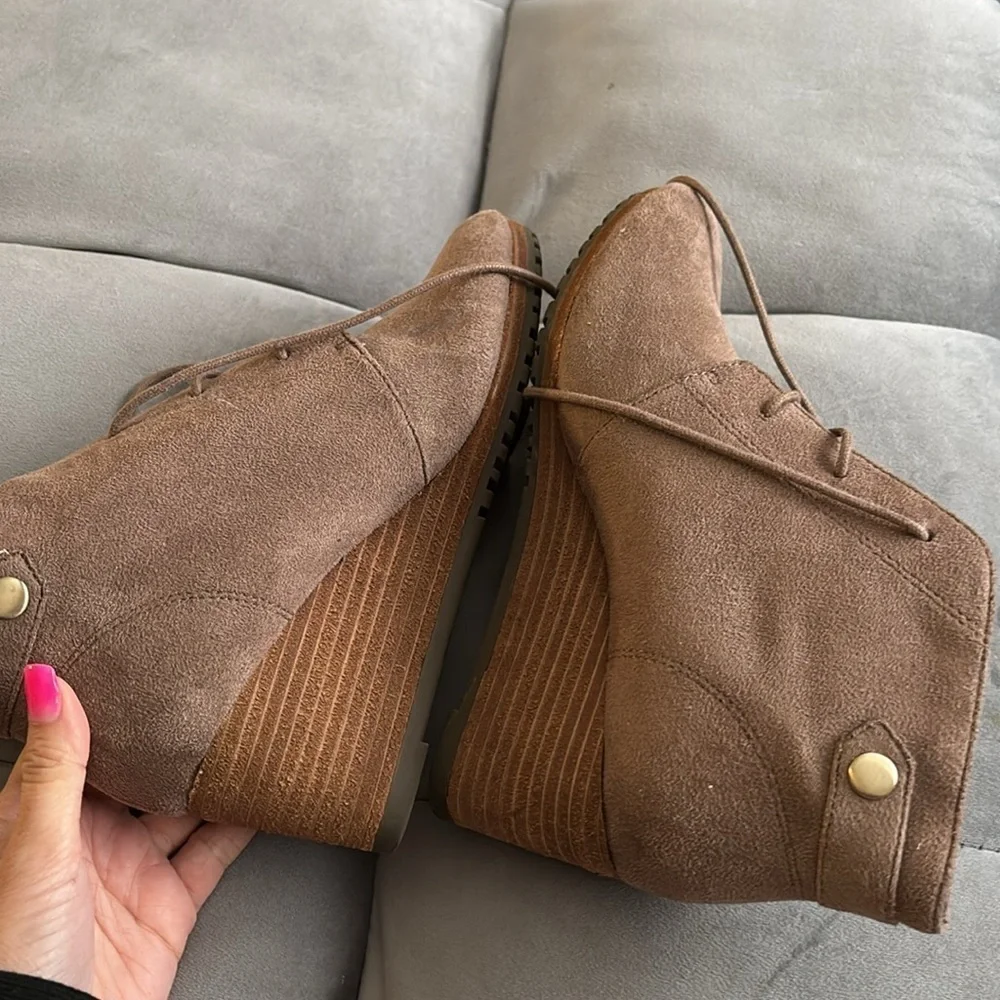 Dr.Scholls Shoes Women's Tan Suede Ankle wedge booties size 6